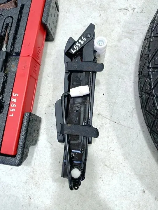 Roue de secours AUDI A8 D2 4H0601027E 3.0L Diesel 2015 image 6