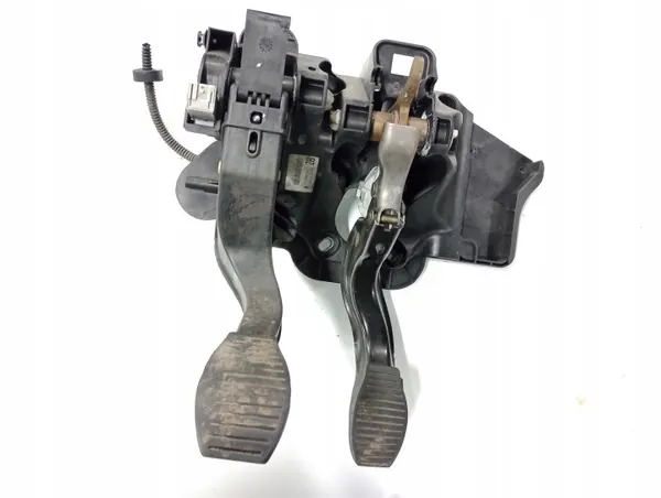 Koppelings- & Rempedaal OEM 55703354 voor Opel Corsa D image 2