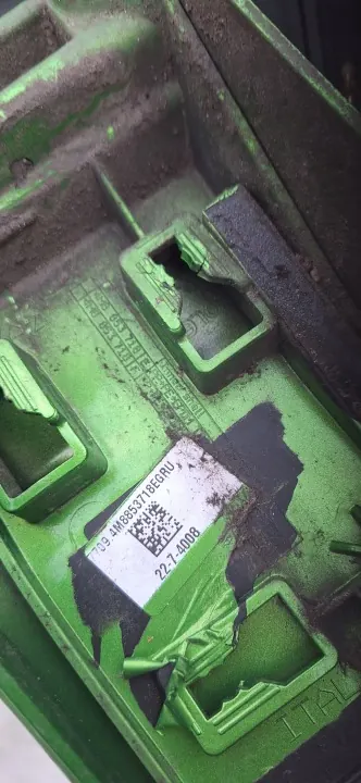 Audi RSQ8 OEM 4M8853718B Oikea etumutakilpi image 6