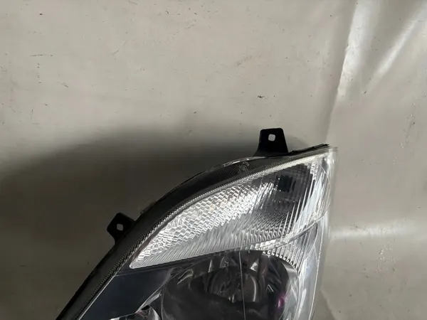 FARO DERECHO MERCEDES SPRINTER W906 A9068200261 image 4