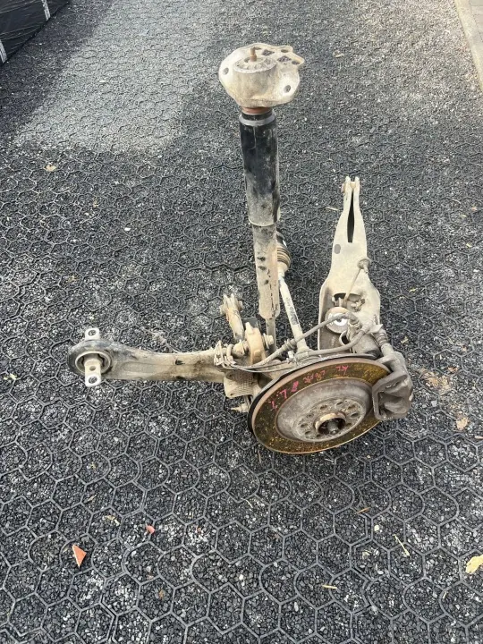 Jeep Cherokee KL Lift taka-akseli vasen OEM image 4