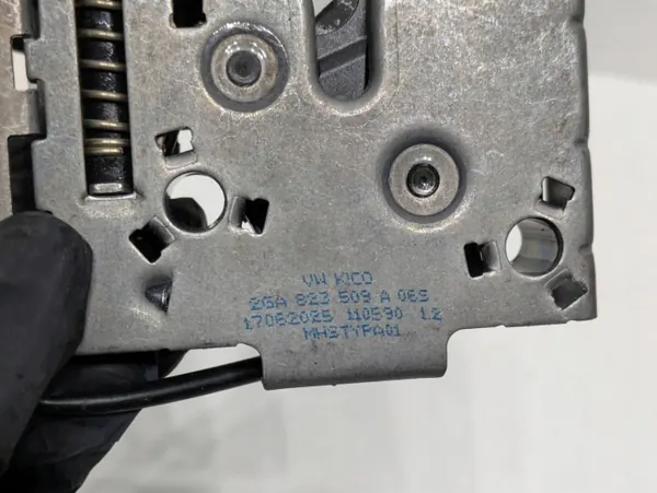 Fecho do capô OEM 2GA823509A - Volkswagen OE image 4