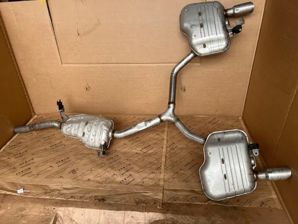 Audi OE Auspufftopf OEM 8W0253411A Gebraucht image 2