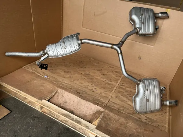 Audi OE Auspufftopf OEM 8W0253411A Gebraucht image 3