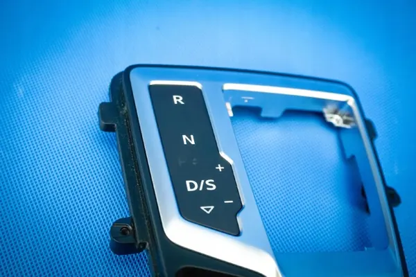 Audi Q7 växelspaksram OEM 4M1713111D image 3