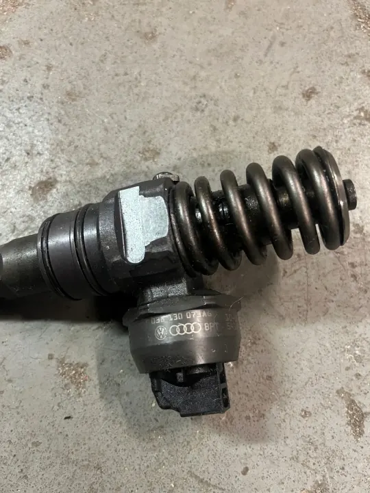 Pump OEM 038130073AG 0414720215 VW Audi Skoda Seat image 3