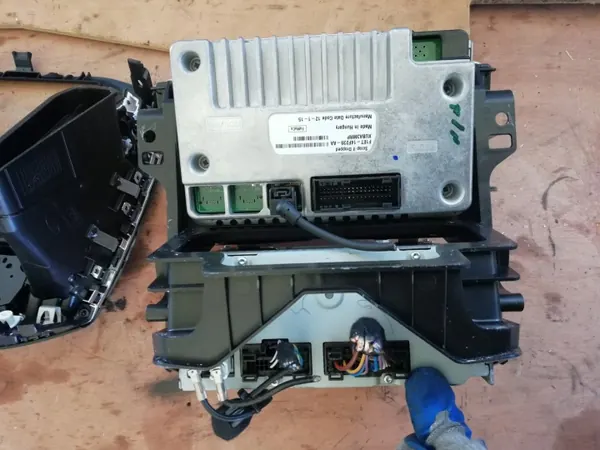 F1BT-18C815-LAK 12 Ford Focus MK3 Touchradio Panel image 3