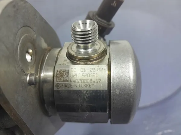 Brandstofpomp BMW X3 G01 LCI 8631642 image 4