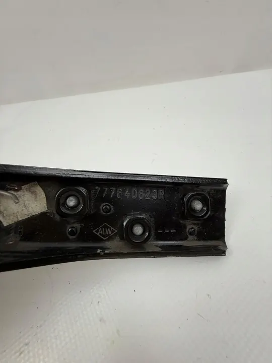 OEM 777640623R Rodillo Puerta Central Opel - Usado image 3