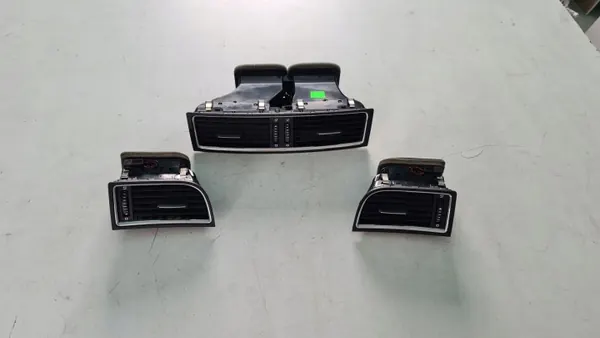 Grille de Ventilation Centrale Skoda OE OEM 3T0820951A image 2