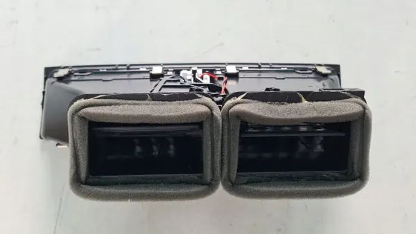 Grille de Ventilation Centrale Skoda OE OEM 3T0820951A image 3