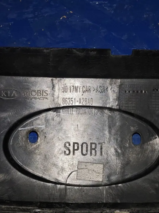 Cadre de calandre Kia Ceed OEM 86351-A2BA0 - Occasion image 10