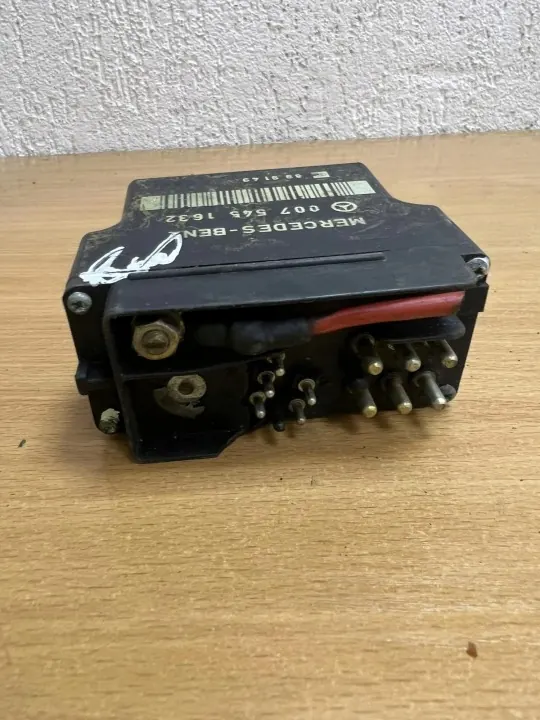 Relais D3139 voor Mercedes-Benz E W124 3.0L Diesel image 4