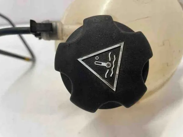 Ausgleichsbehälter CITROËN C3 II 1.2L Benzin 2019 image 5