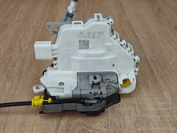 Vänster Framdörrslås 7 Pin Audi A6 C7 Avant image 4