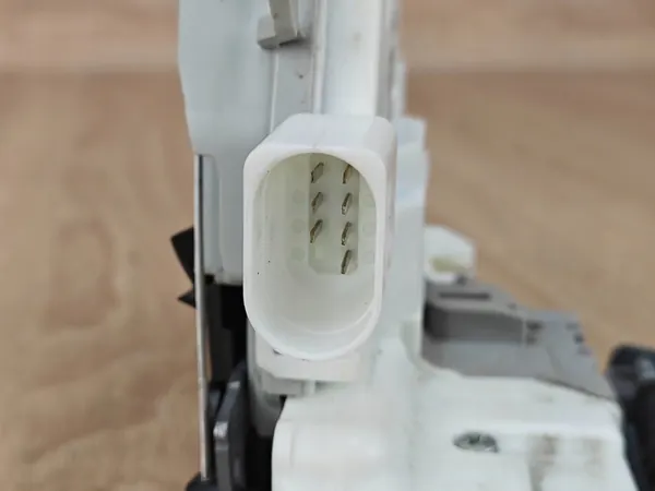 Vänster Framdörrslås 7 Pin Audi A6 C7 Avant image 5