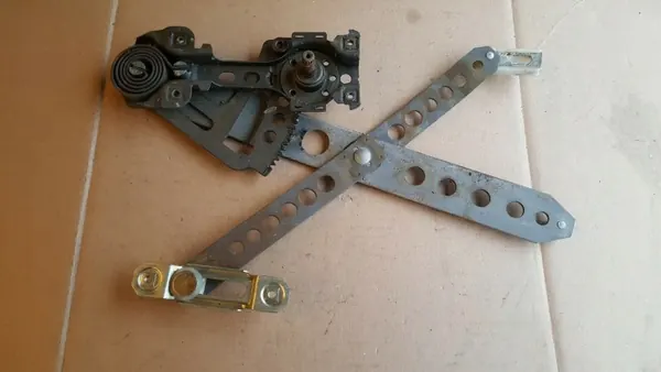OEM 155847271A Vänster bakdörrs fönsterhiss image 2