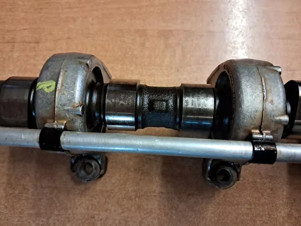 Höger kamaxel Mercedes 107 SL 560 image 4