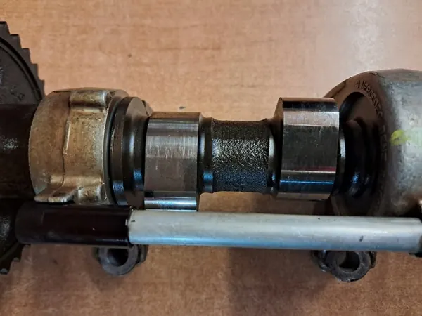 Höger kamaxel Mercedes 107 SL 560 image 5