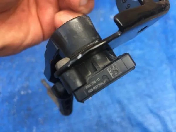 Sensor nível farol OEM 4K0941285B esquerdo Audi A6/A7 image 3