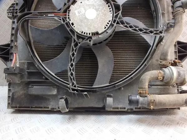 VW Amarok I 2.0 BiTDI Kylarrubrik 2H0121253A image 3