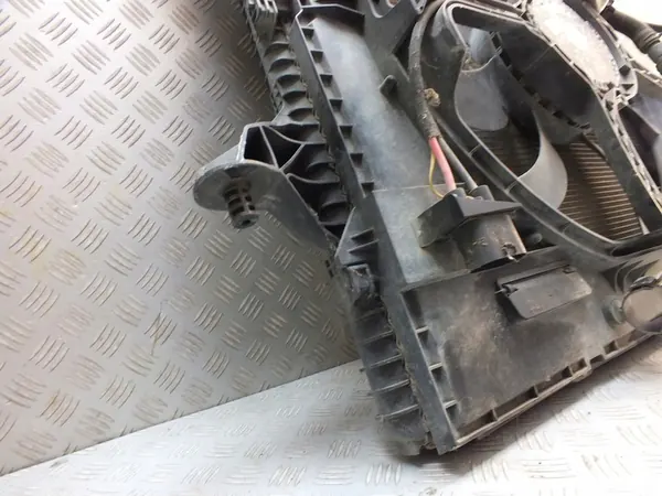 VW Amarok I 2.0 BiTDI Kylarrubrik 2H0121253A image 6