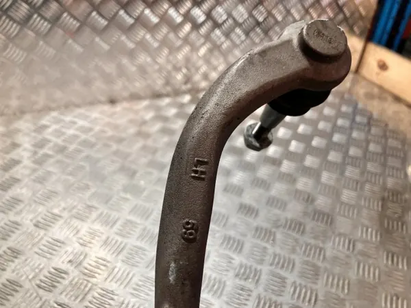 Volvo XC40 T3 2020 Vasen Nivelenkki OEM 32283511 image 3