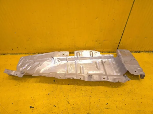 Protetor térmico de escapamento Mercedes-Benz Vito W447 A4474906000 image 1