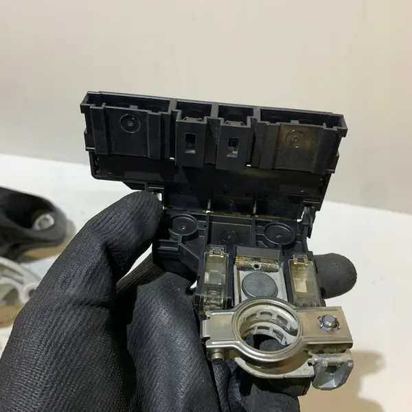 DACIA JOGGER 1.5 DCI ADBLUE Bornier de Batterie image 3