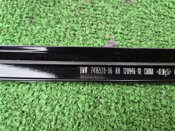 BMW OEM 7416528BAX Oikea Takaoven Lista - Käytetty image 5