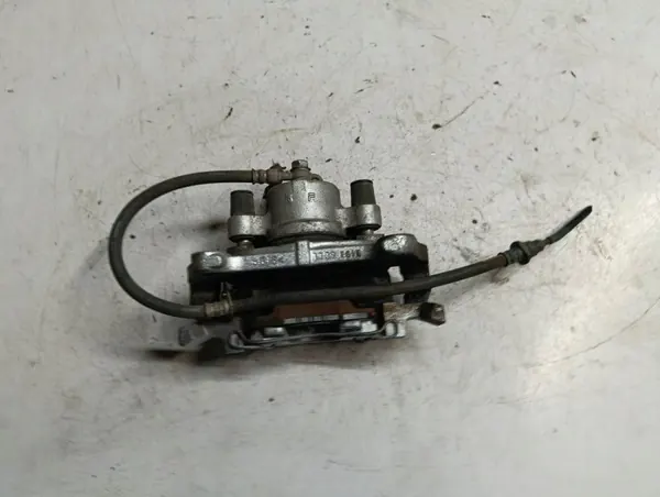 Toyota FLS17442 Vasen etujarrusylinteri - Käytetty image 3