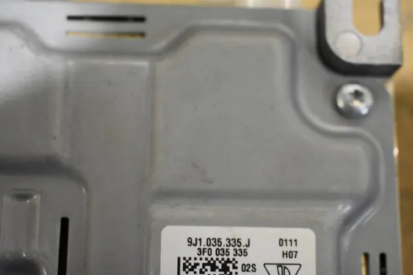 Amplificateur Porsche Taycan OEM 9J1035335J - Occasion image 3
