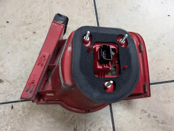 VW Passat B6 Kombi Luz Trasera Izquierda en Guardabarros EU 3C5945095C image 2