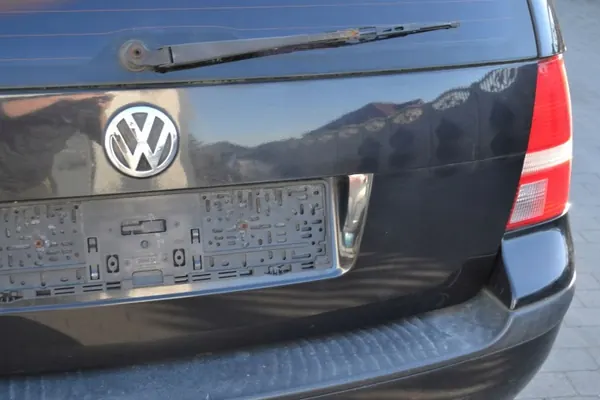 VW Golf 4 Kombi Bakluckeglas OEM LC9Z - Begagnad image 5