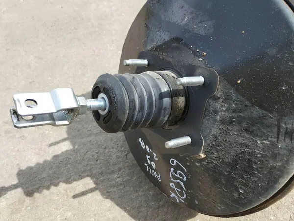 2010 Toyota Avensis T270 Bromsservost 4720005320 image 3