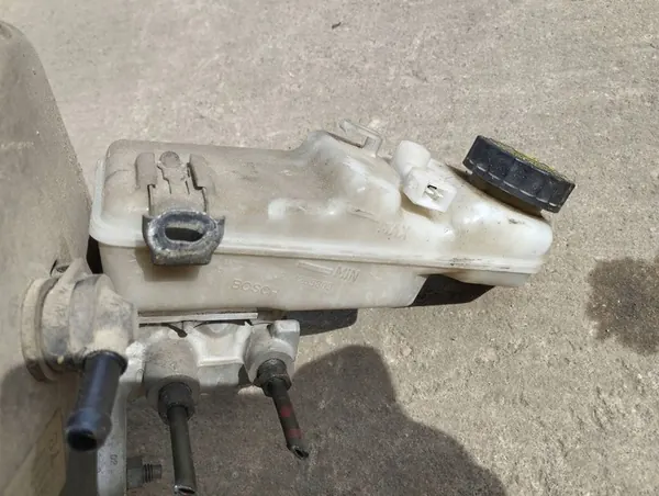 2010 Toyota Avensis T270 Bromsservost 4720005320 image 4