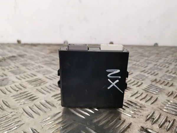 Lexus NX Käsijarrumoduuli OEM FBZ4308 Käytetty image 3