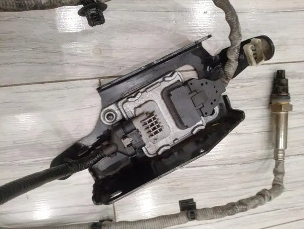 Capteur NOx Renault Trafic III 2.0 dCi image 2