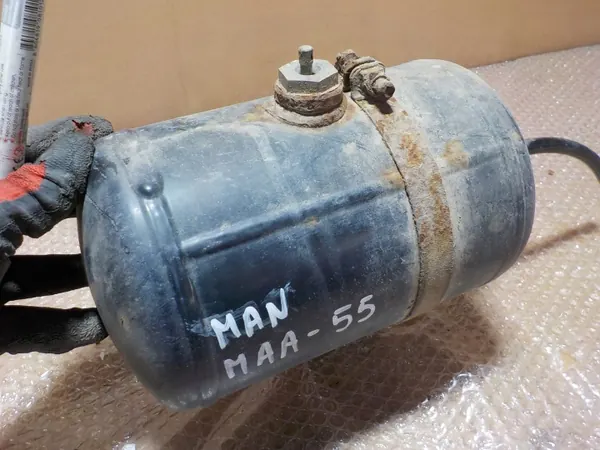 MAN Lufttank 40L OEM 81514010241 - 310x605mm image 4