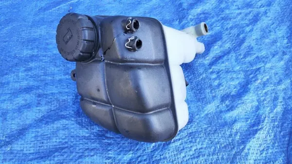 Wateruitzetank OEM A2305000249 Mercedes SL image 2