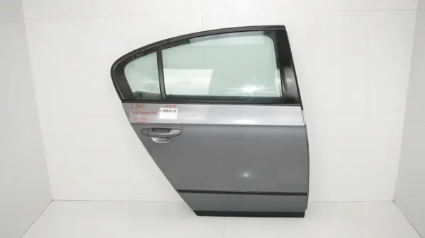 Puerta trasera derecha OEM 360187075 para VW Passat B6 image 2