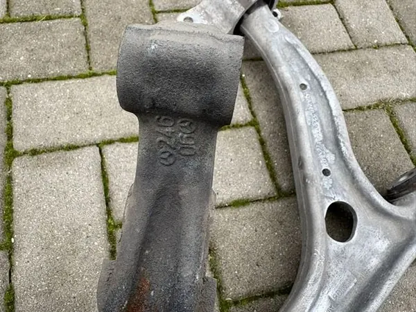 Mercedes right steering knuckle A2463320601 image 3