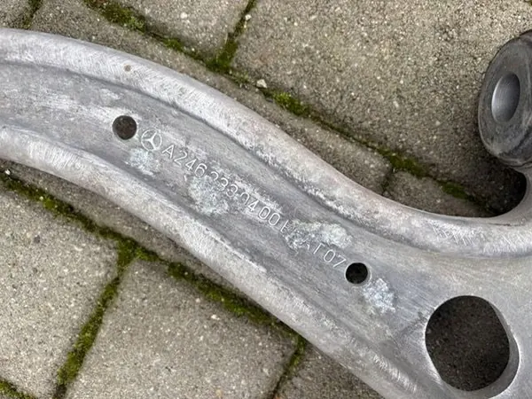 Mercedes right steering knuckle A2463320601 image 4