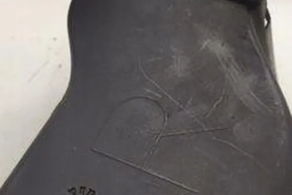 Luftrohr BMW 5 TOURING (E61) 3.5L Diesel 2009 OEM 7033704 image 2