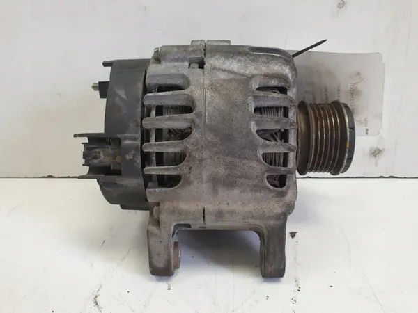 Dacia Duster 1.5 DCi Vaihtovirtageneraattori 231005770R image 4