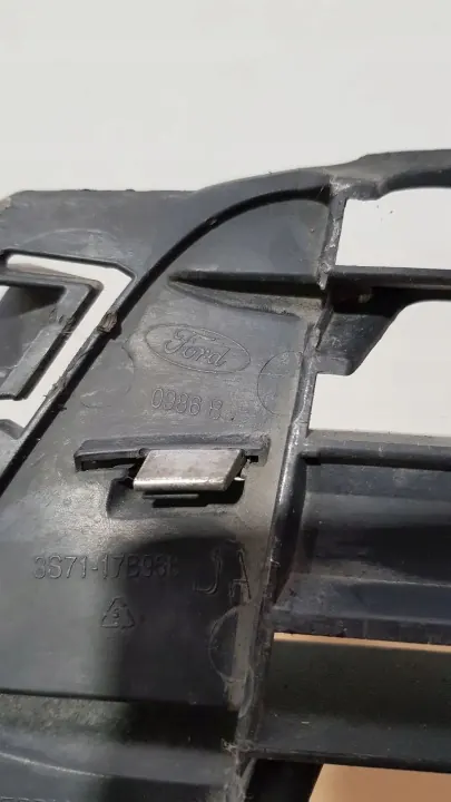 Ford Mondeo Mk III fram ventilationsgallret OEM 3S7117B968 image 7