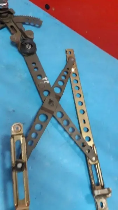Elevador ventanilla delantera derecha Mercedes-Benz W123 OEM RBC2639 image 3