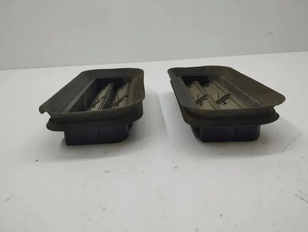 Bentley Flying Spur 2005 Takapuskurin tuuletusritilä OEM 3D0819465B image 4