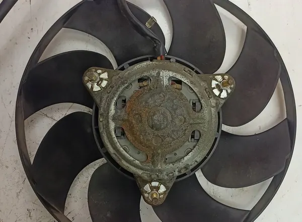 Ilmastoinnin Jäähdyttimen Tuulettaja Audi A4 image 2