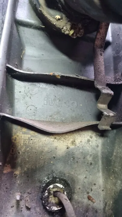 Iveco Daily brandstofvulpijp slang OEM 504076008 image 4